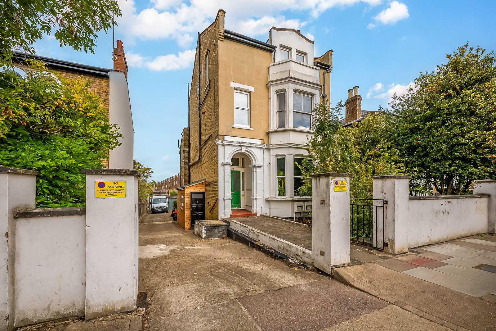 Maisonette for sale in London, Herbert Road, Woolwich, SE18 3PU, 1204 m²
