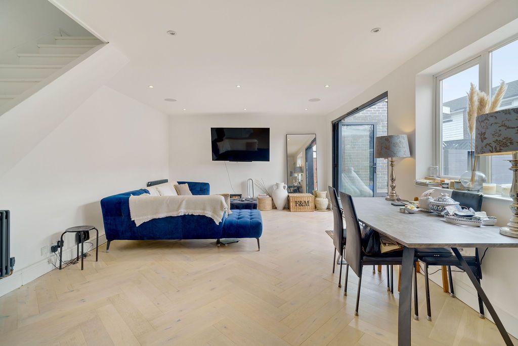 Semi Detached House in London