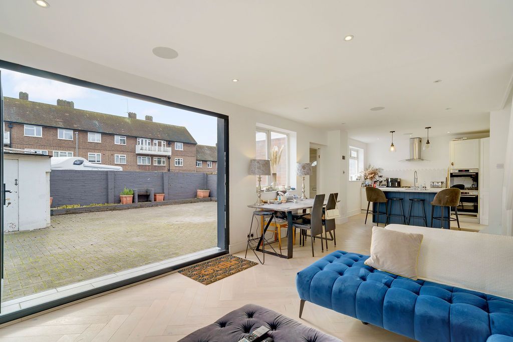 Semi Detached House in London