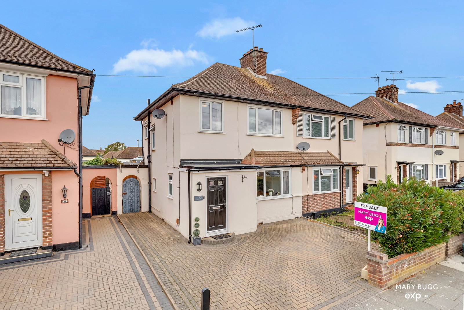 Semi Detached House for sale in Chelmsford, Pentland Avenue, Chelmsford, CM1 4AZ