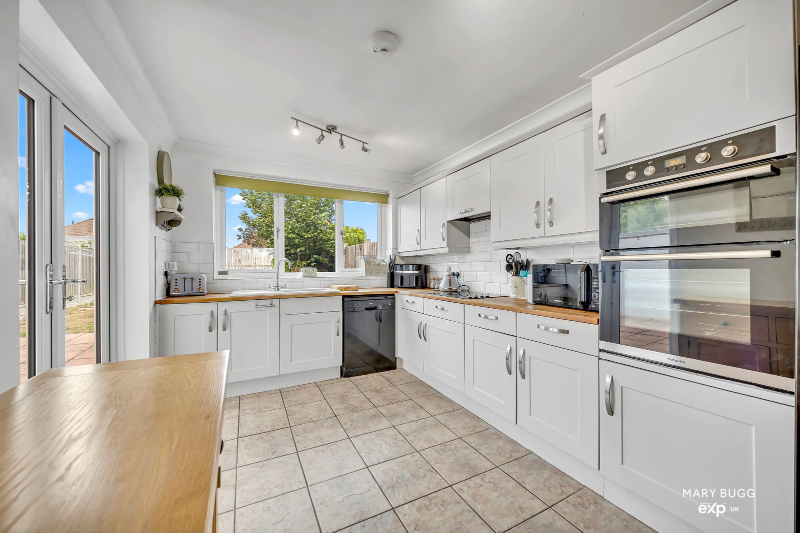 Semi Detached House for sale in Chelmsford, Pentland Avenue, Chelmsford, CM1 4AZ