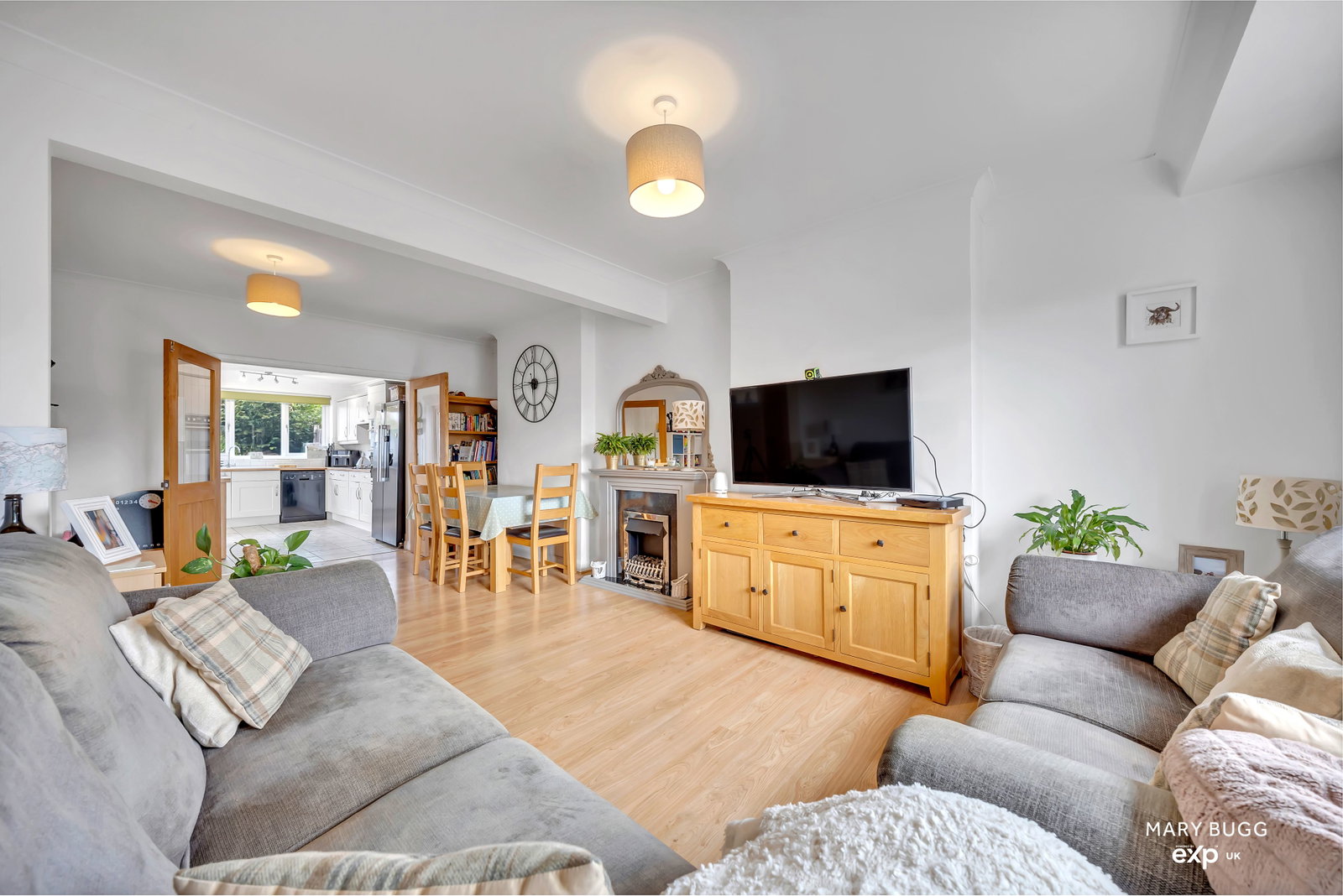 Semi Detached House for sale in Chelmsford, Pentland Avenue, Chelmsford, CM1 4AZ
