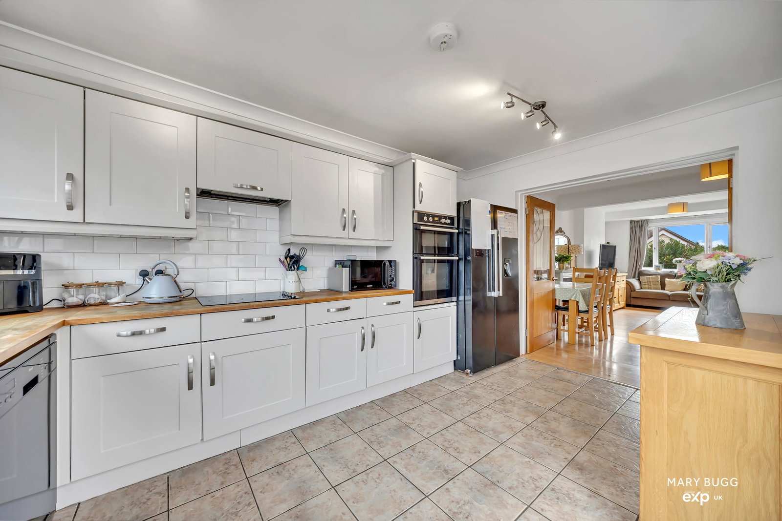 Semi Detached House for sale in Chelmsford, Pentland Avenue, Chelmsford, CM1 4AZ