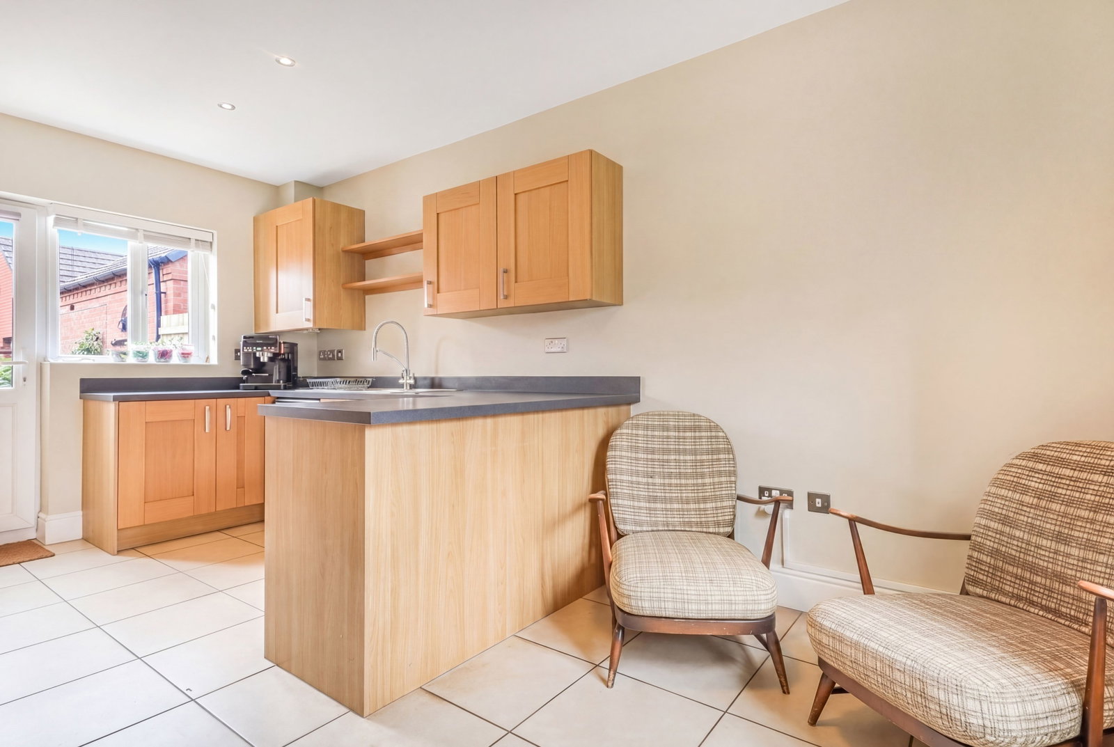 Detached House in Warwick