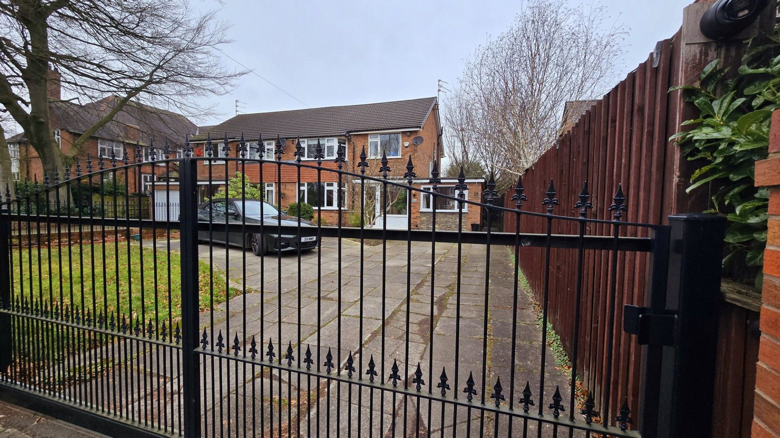 Semi Detached House in Sale