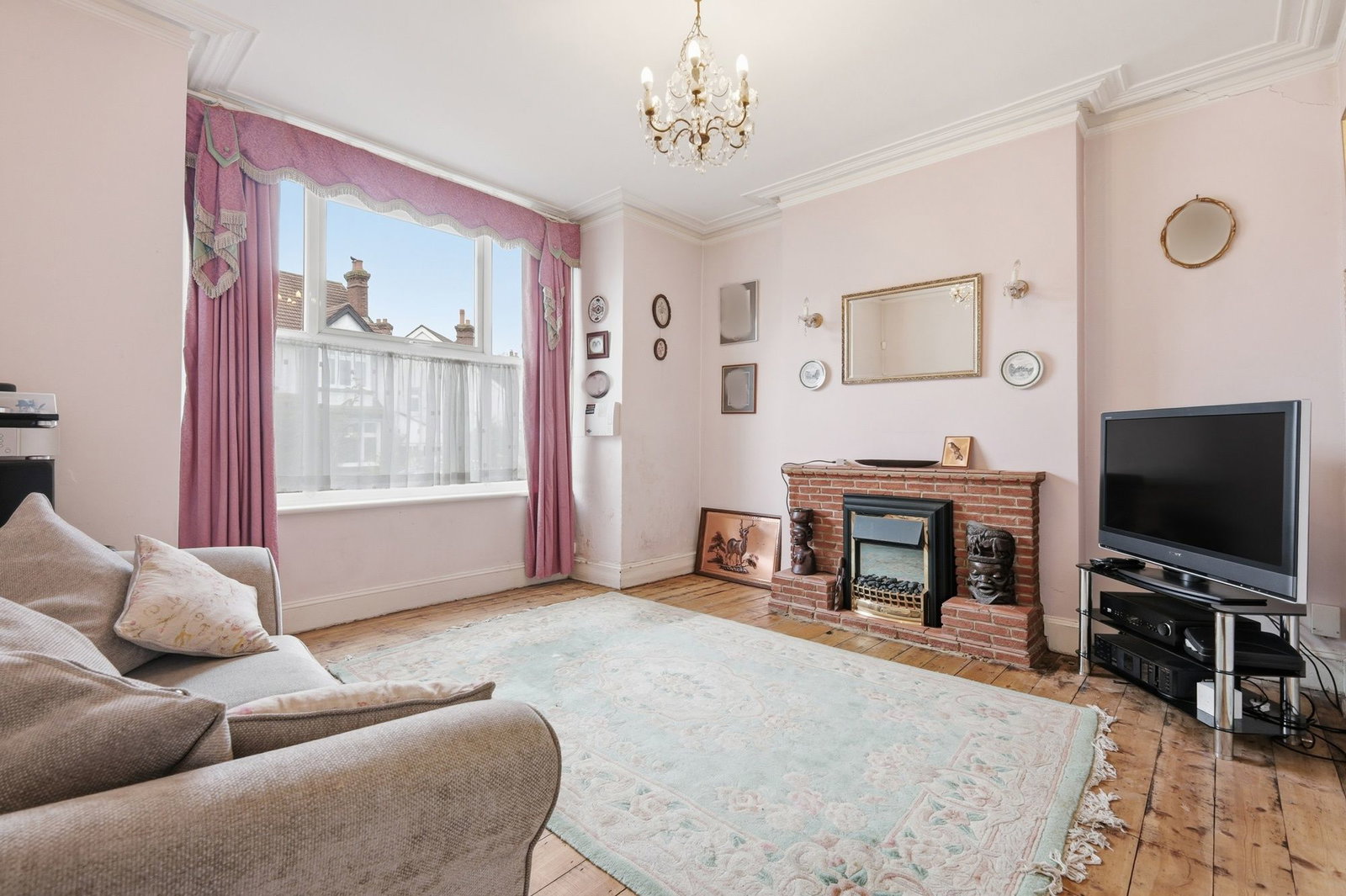 Semi Detached House in Carshalton