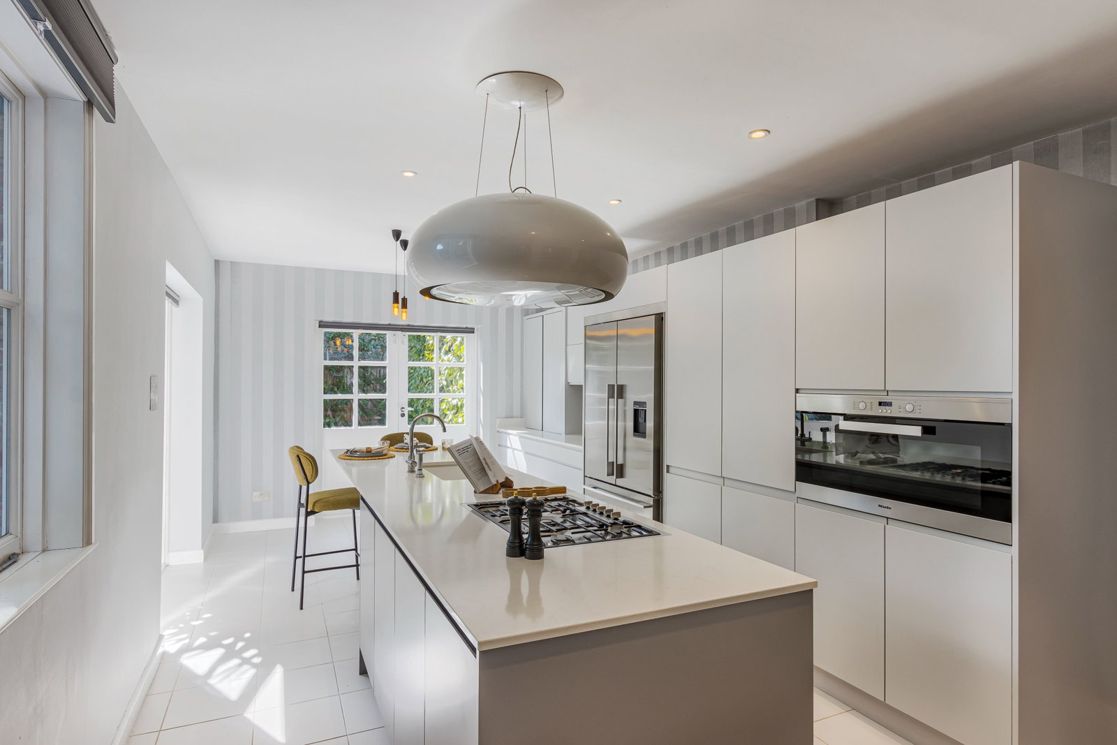 End Of Terrace House for sale in London, Bath Road, London, W4, 2333 m²