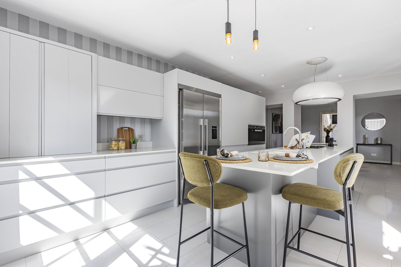 End Of Terrace House for sale in London, Bath Road, London, W4, 2333 m²