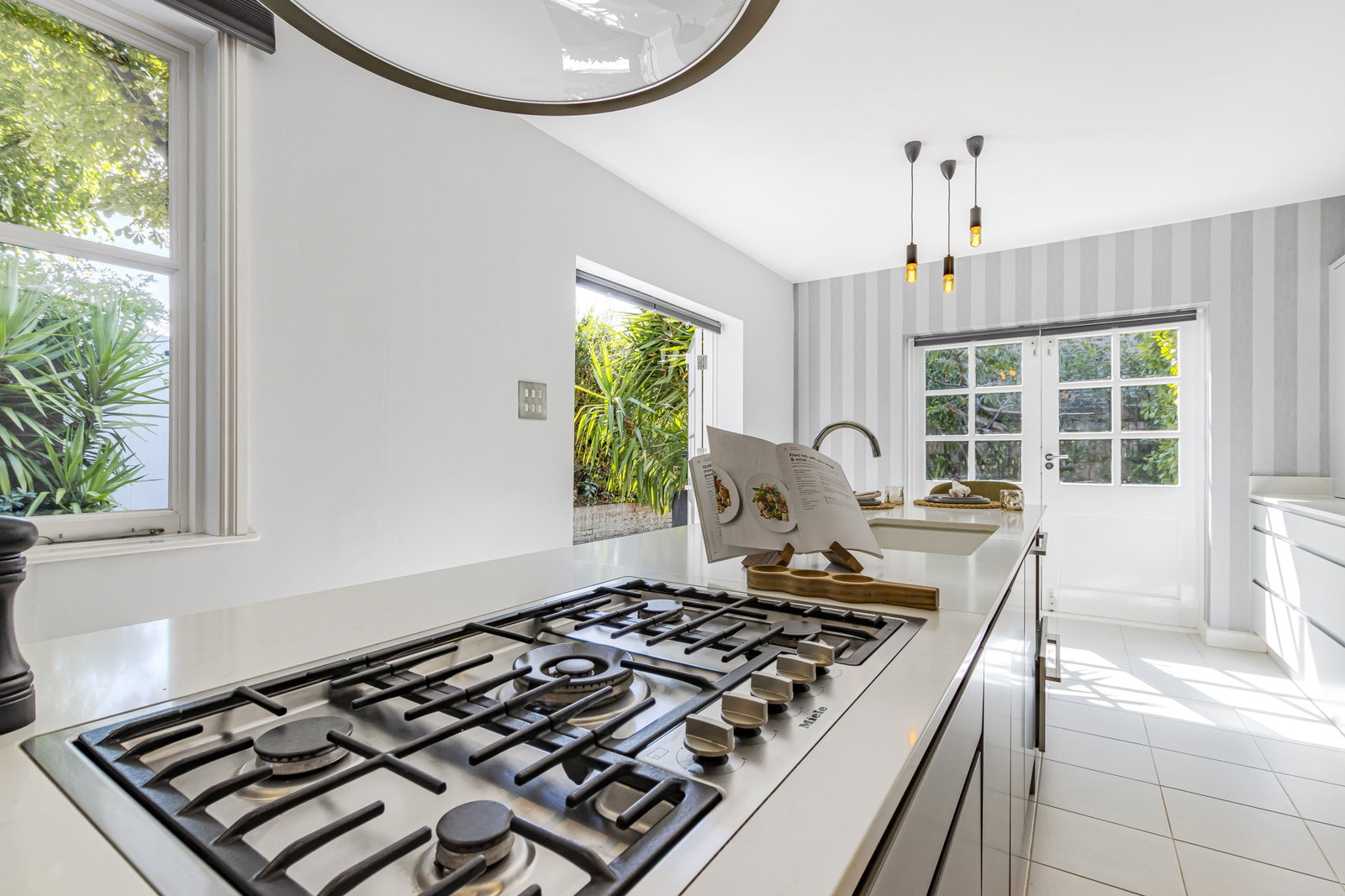 End Of Terrace House for sale in London, Bath Road, London, W4, 2333 m²