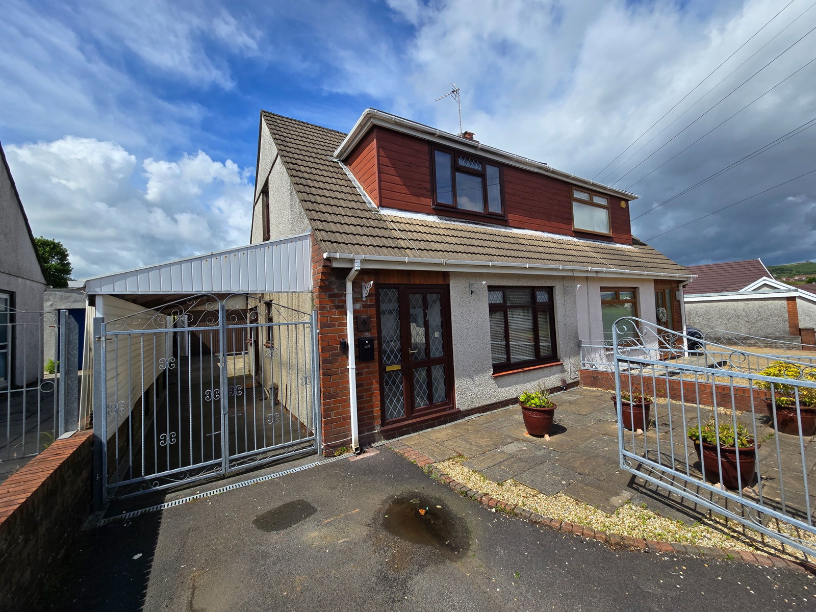 Semi Detached House in Swansea