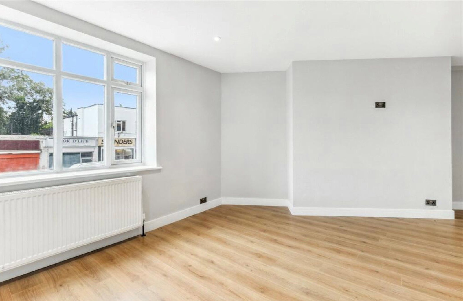 Flat for sale in London, Streatleigh Court, Streatham High Road, London, SW16, 603 m²