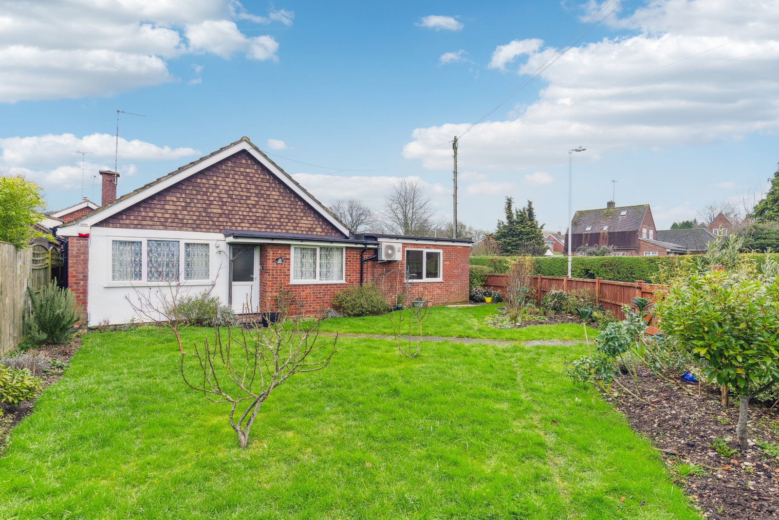 Bungalow in Dunstable