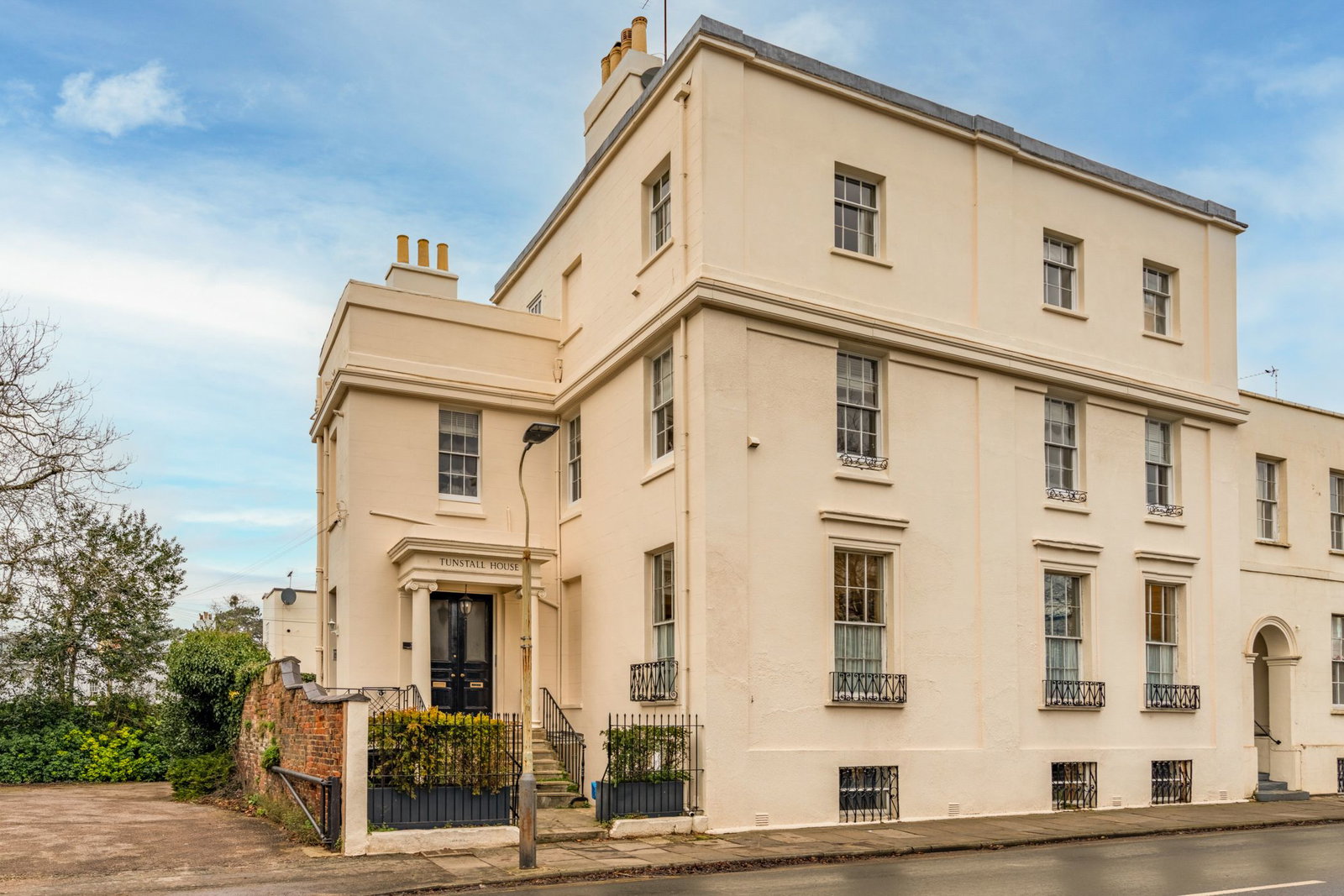 Apartment in Cheltenham