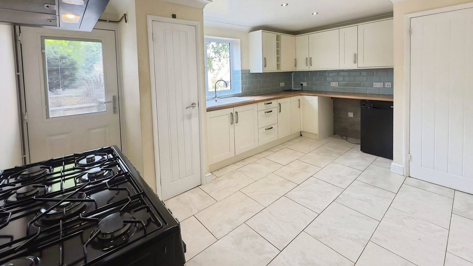 Semi Detached House for sale in Ilkeston, Kenilworth Drive, Ilkeston, DE7 4EW