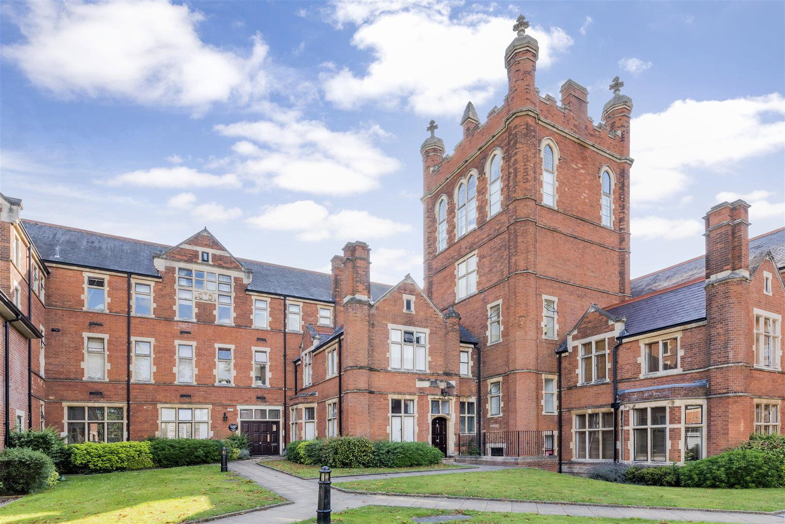 Flat in Bushey