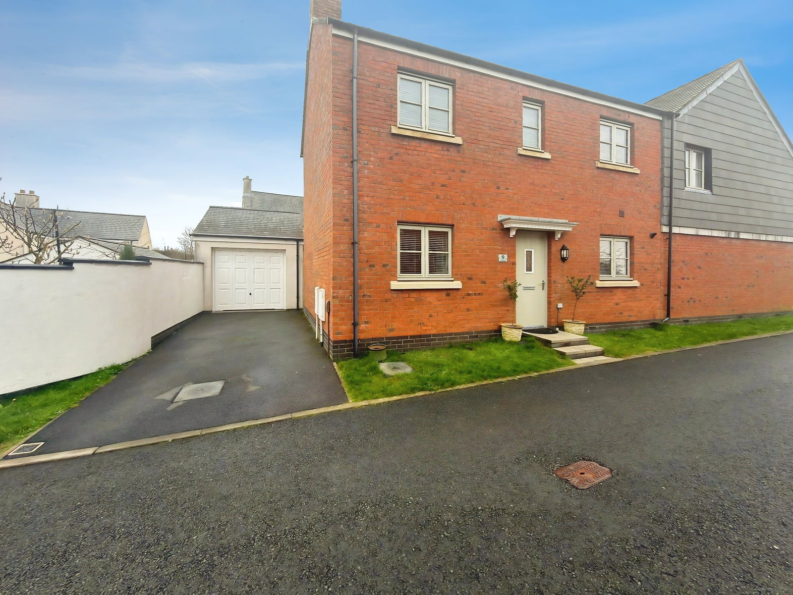 Semi Detached House in Neath