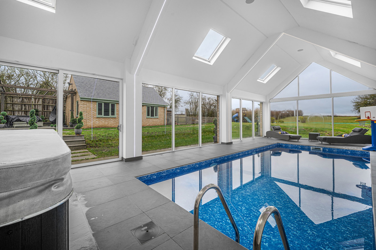 Detached House in Bedford