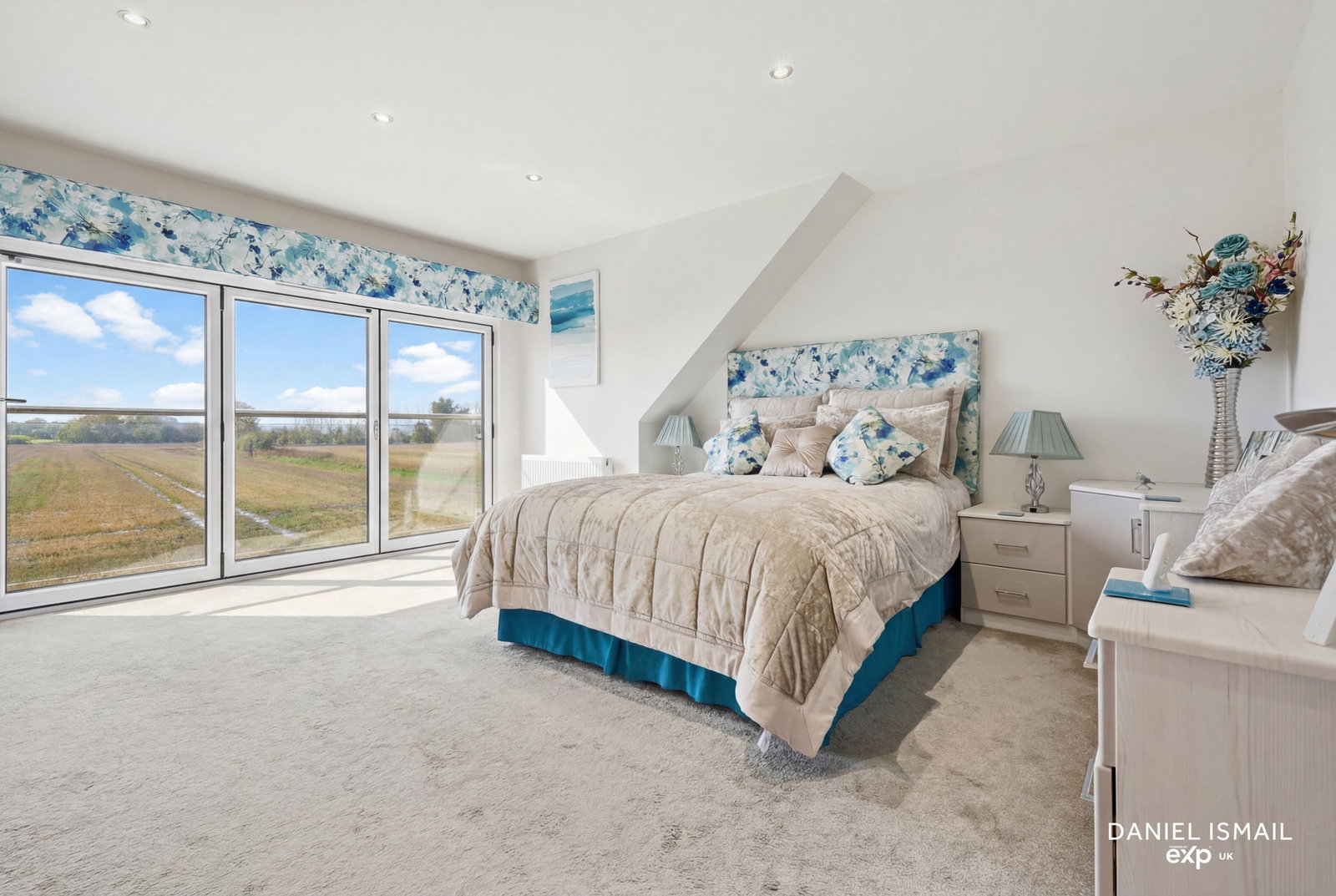 Detached House in Southend-on-sea