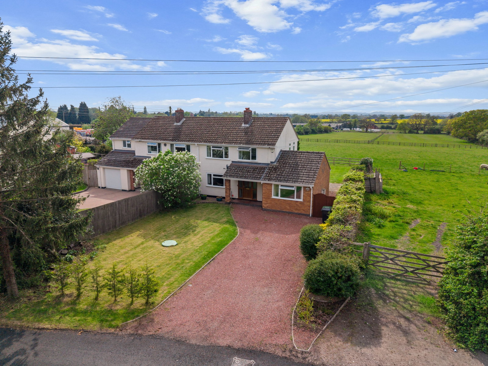 Semi Detached House in Worcester
