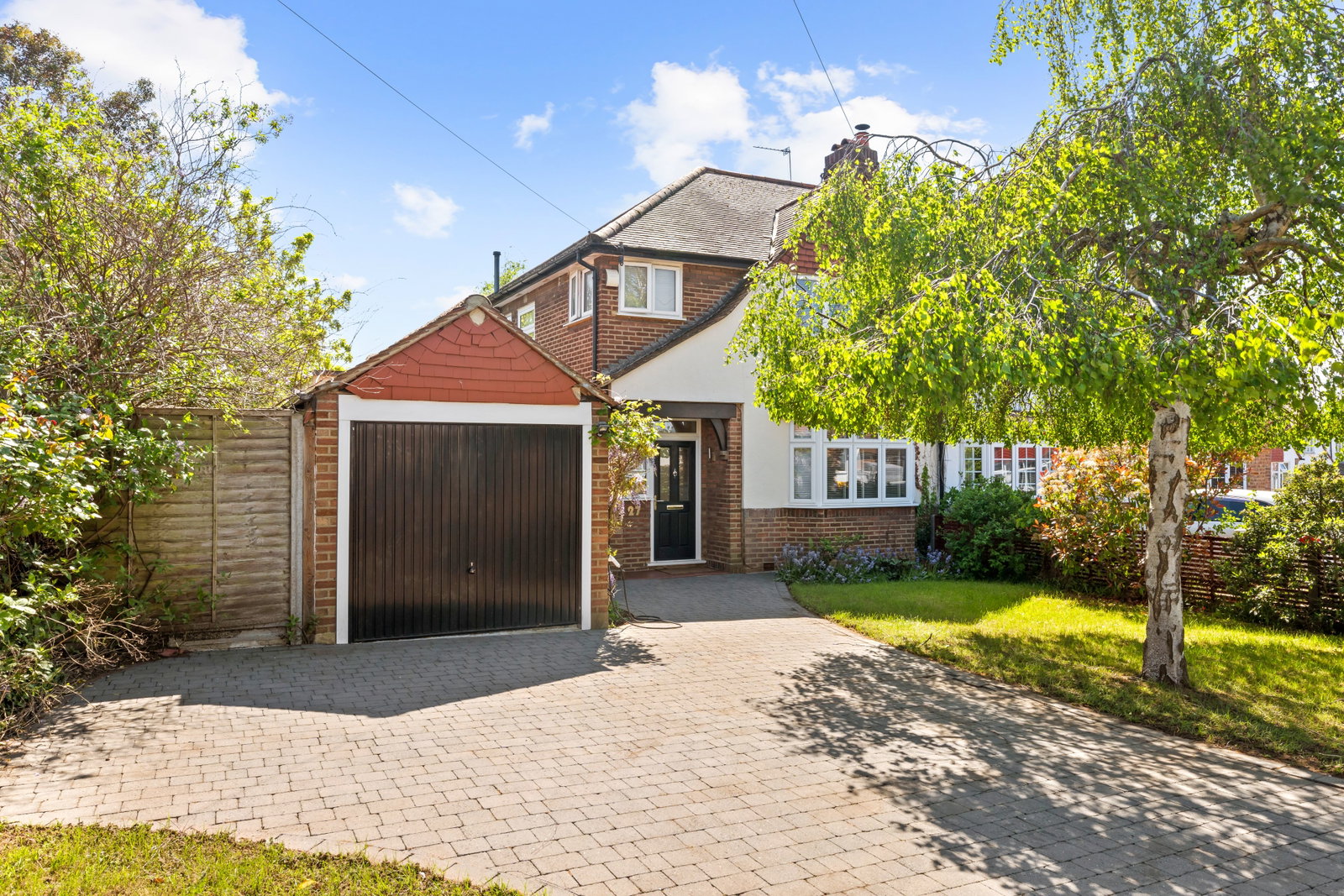 Semi Detached House for sale in Worcester Park, Broadmead Avenue, Worcester Park, KT4 7SN, 1401 m²
