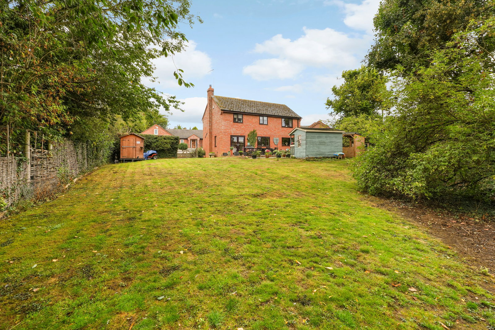 Detached House for sale in Byfield, Farebrother Close, BYFIELD, Northamptonshire