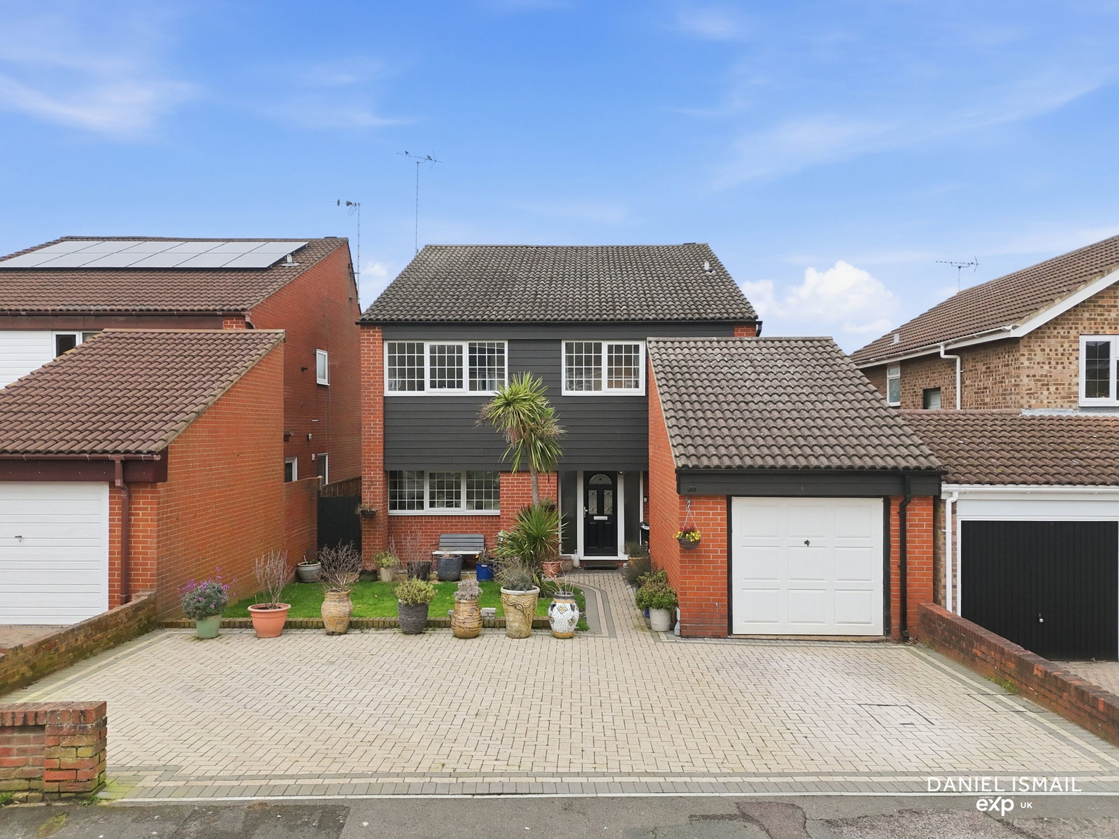 Detached House in Basildon