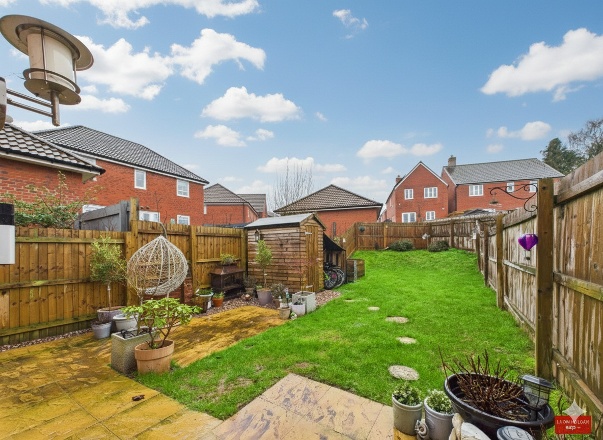 Semi Detached House in Gloucester