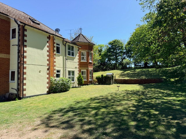 Flat in Farnham