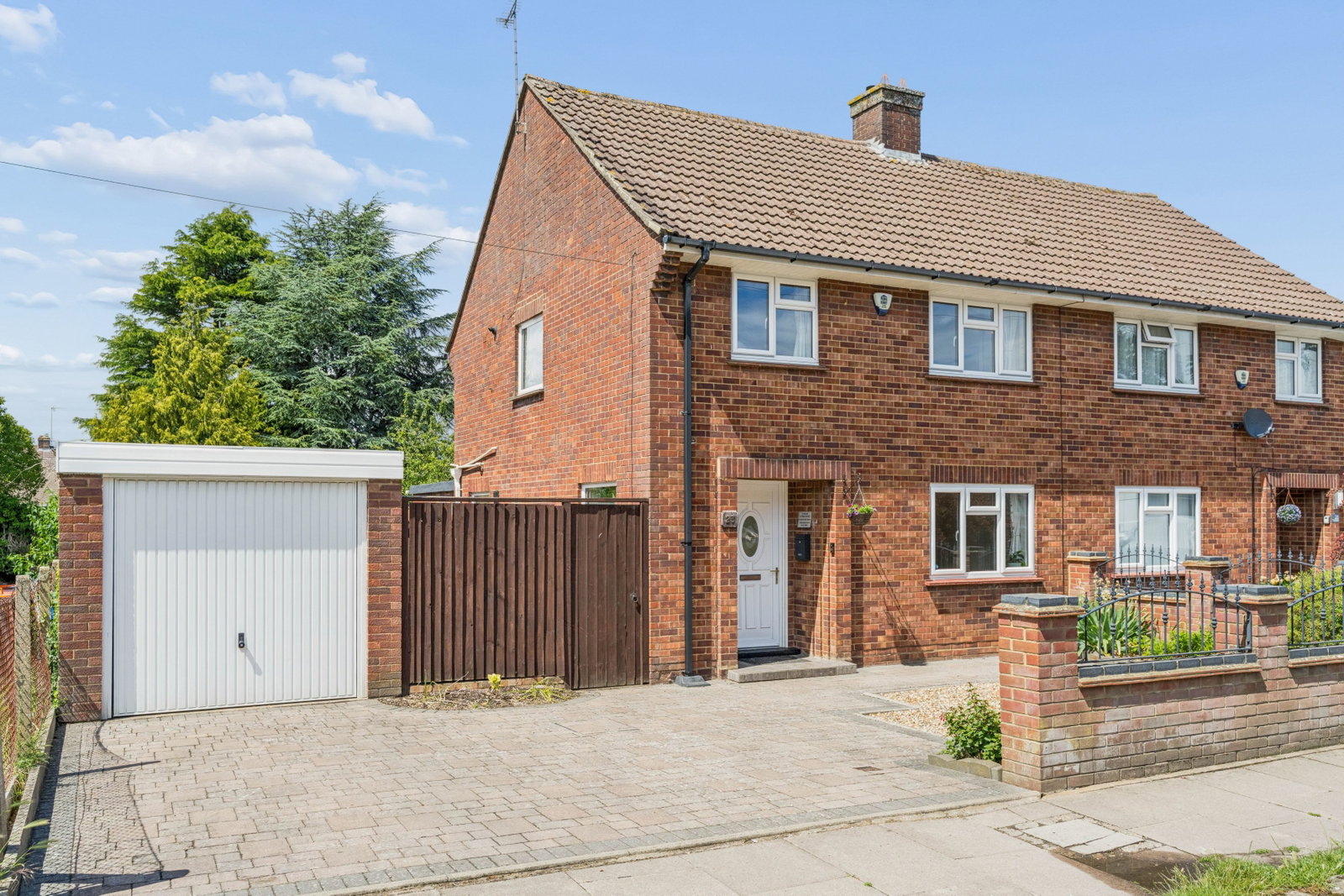 Semi Detached House in Dunstable