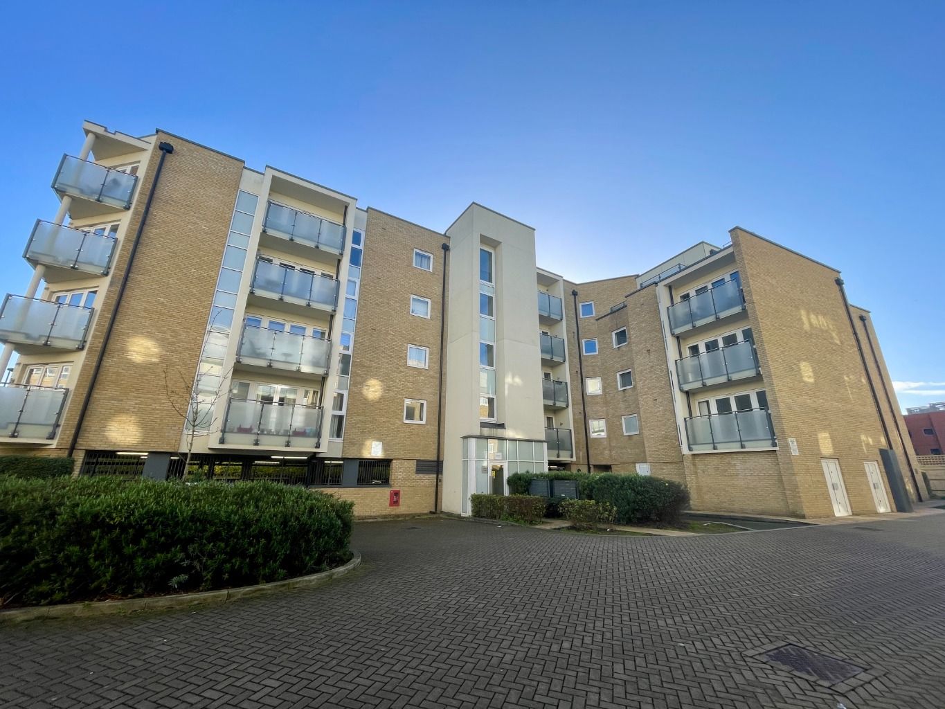 Flat in Uxbridge