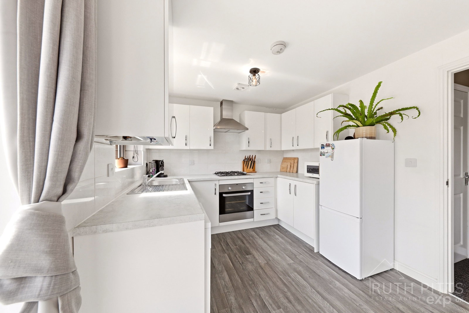 Semi Detached House in Pontefract 4