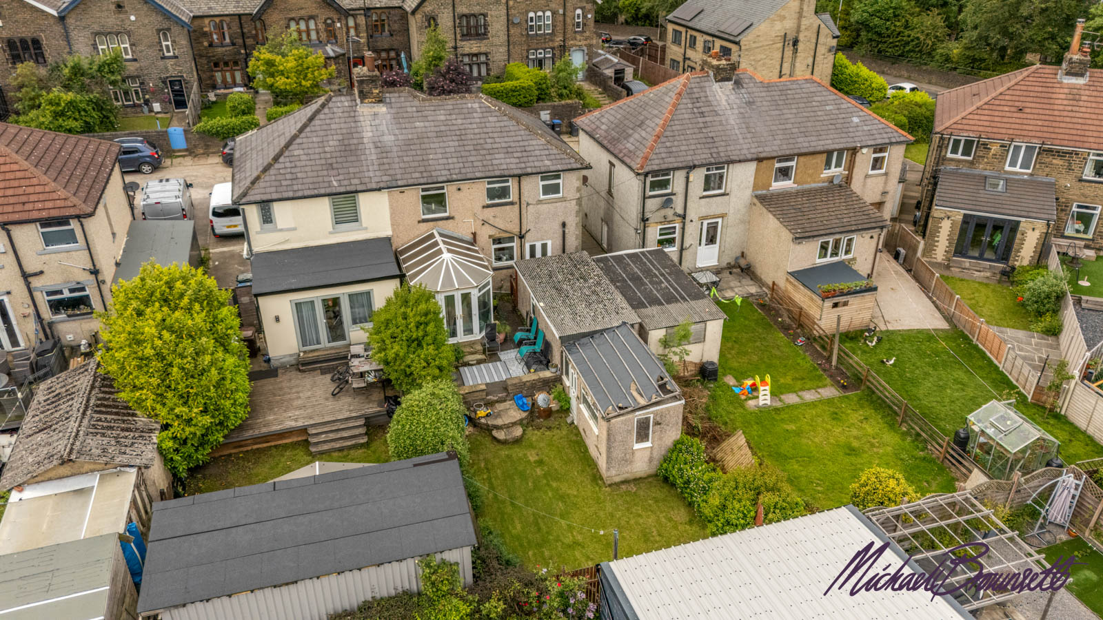 Semi Detached House for sale in Bradford, Vale Grove, Queensbury, Bradford, BD13 2QR, 883 m²