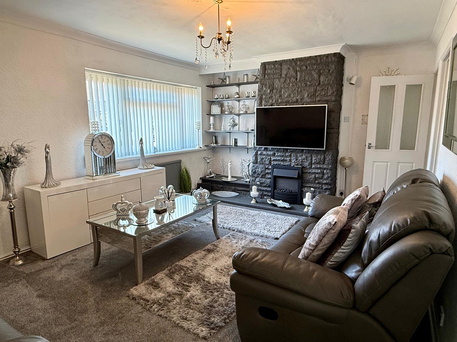 Semi Detached House for sale in Swansea, Hendrefoilan Road, Killay, Swansea, SA2 7NU