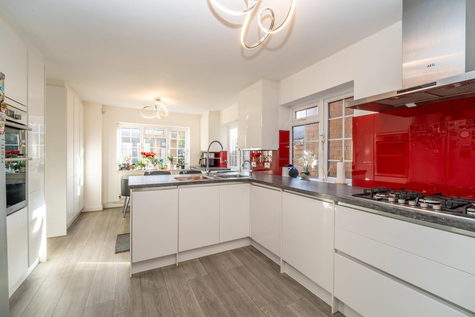 Detached House in Borehamwood