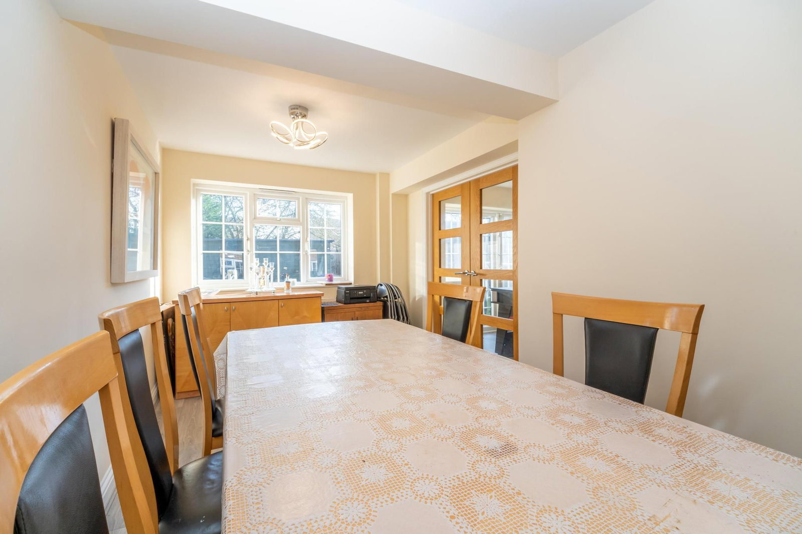 Detached House in Borehamwood