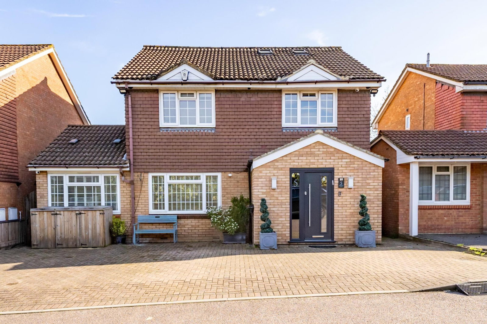 Detached House in Borehamwood
