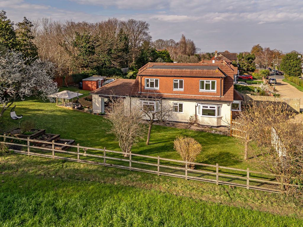 Detached House in Carshalton on the Hill