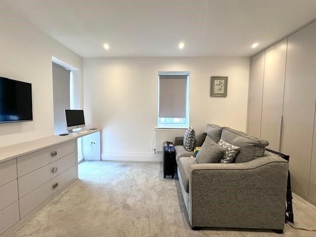 Flat in Bushey