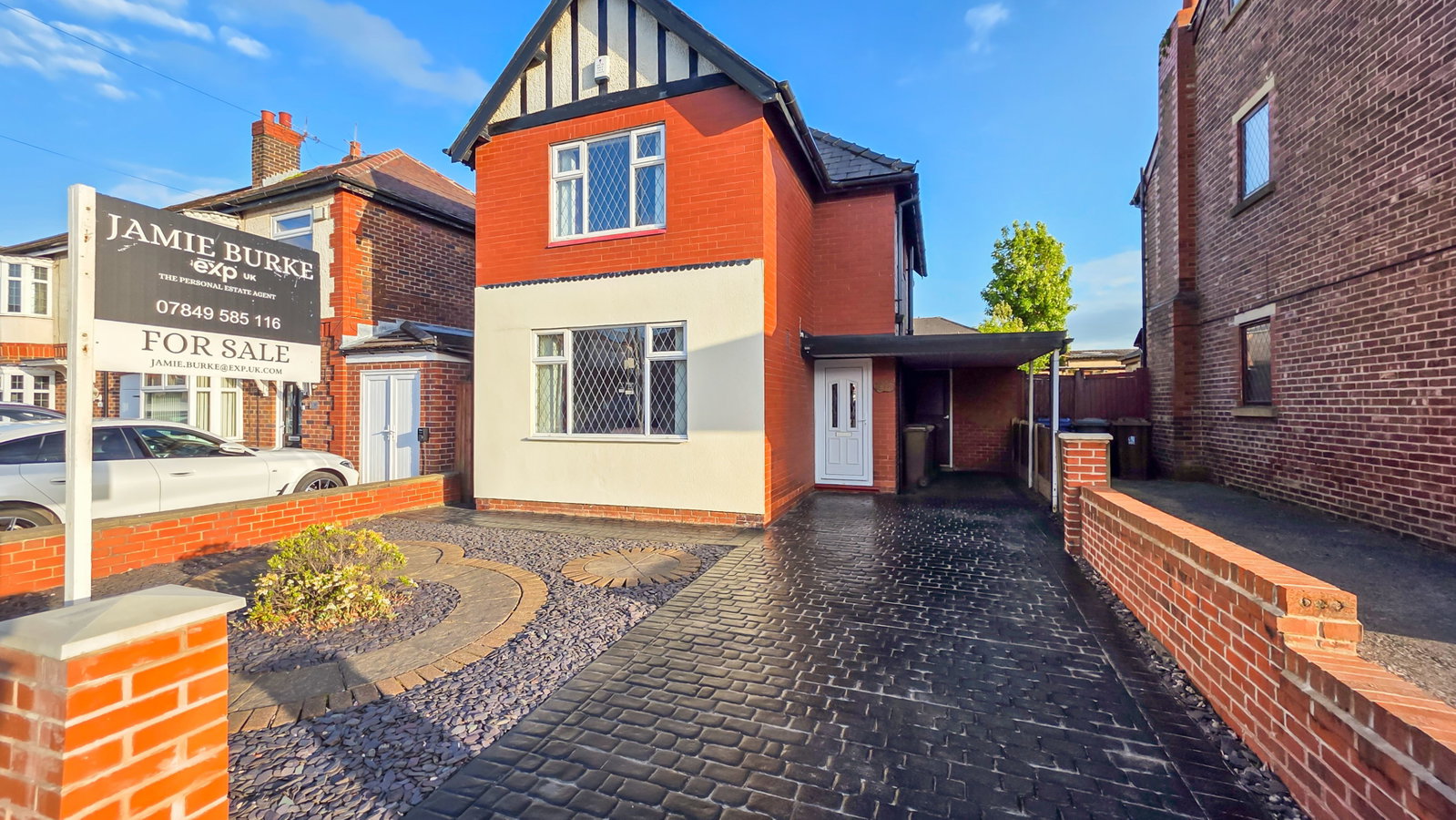 Detached House in Manchester