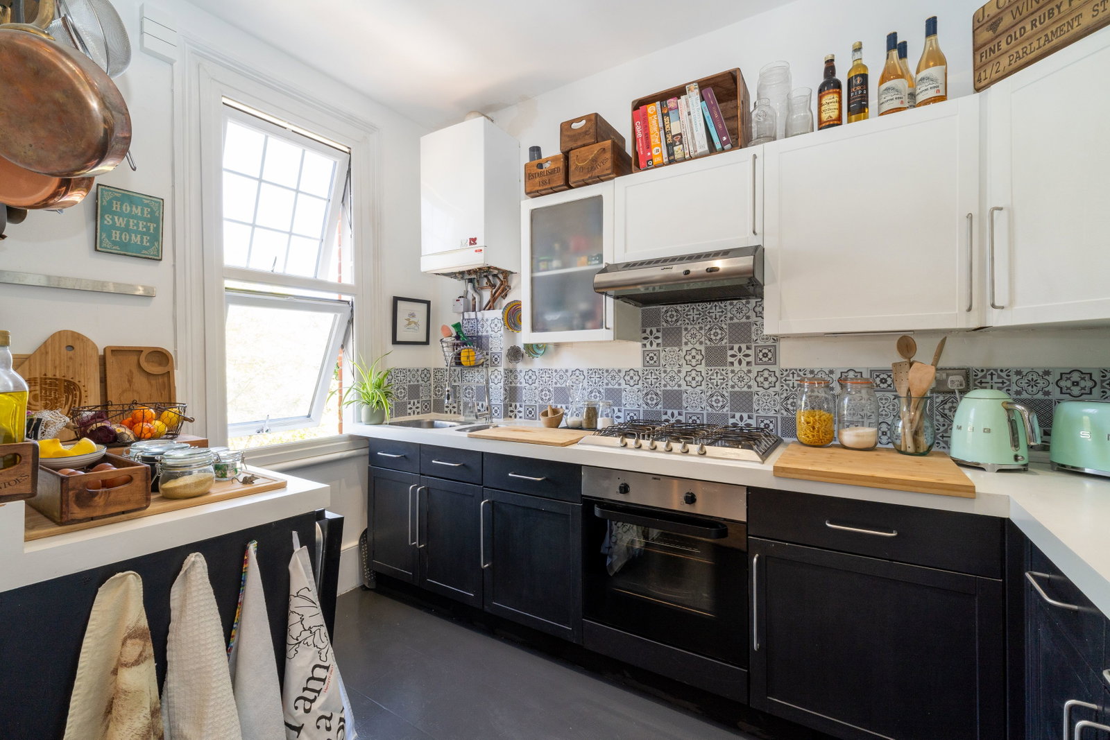 Flat for sale in London, Hermon Hill, London, E11 2AP, 1000 m²