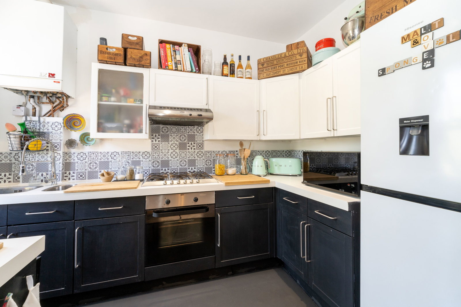 Flat for sale in London, Hermon Hill, London, E11 2AP, 1000 m²
