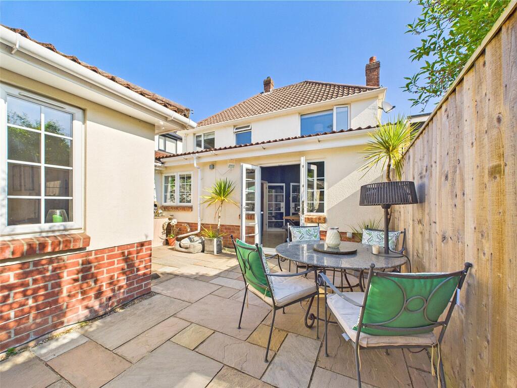 Detached House for sale in Bournemouth, Queens Park, Bournemouth