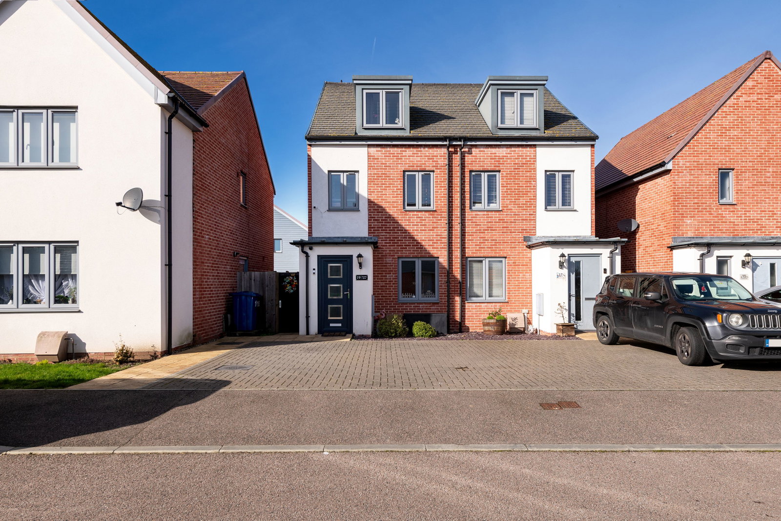 Semi Detached House in Minster On Sea 