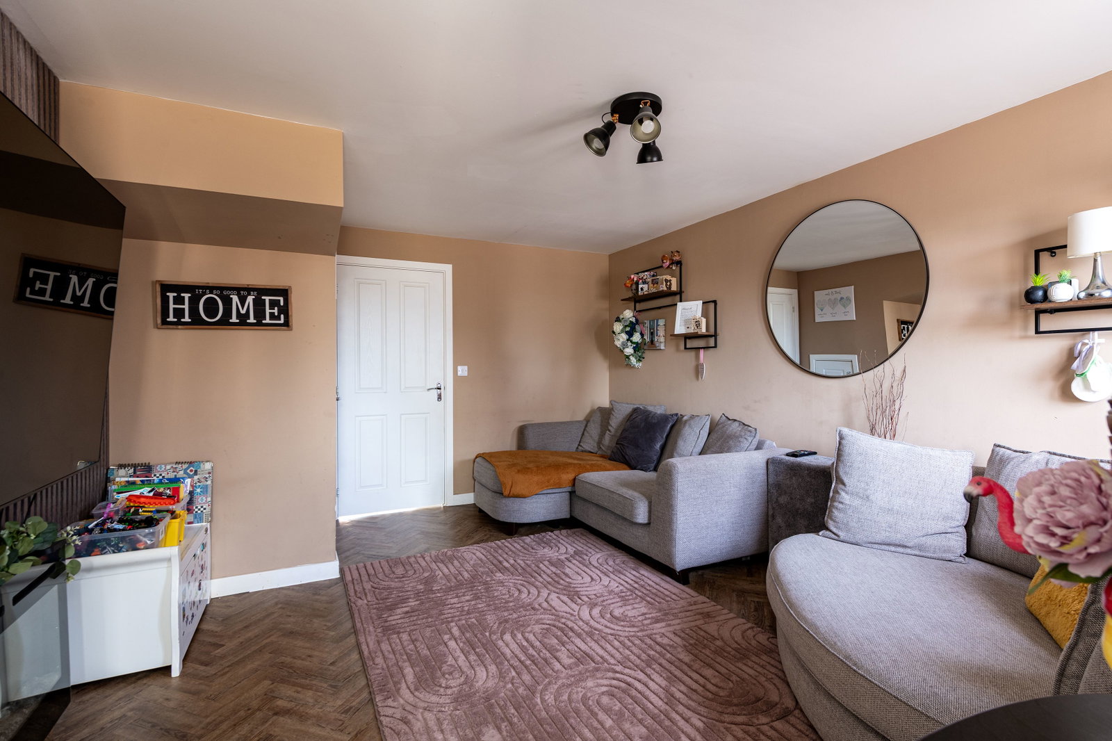 Semi Detached House in Minster On Sea 