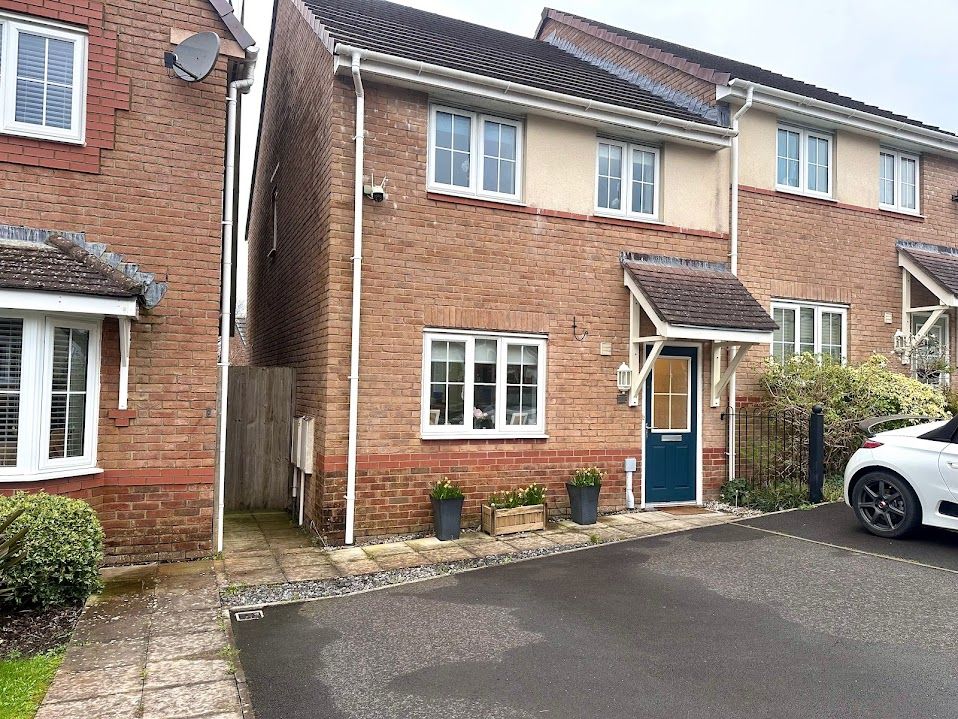 Semi Detached House in Llanelli
