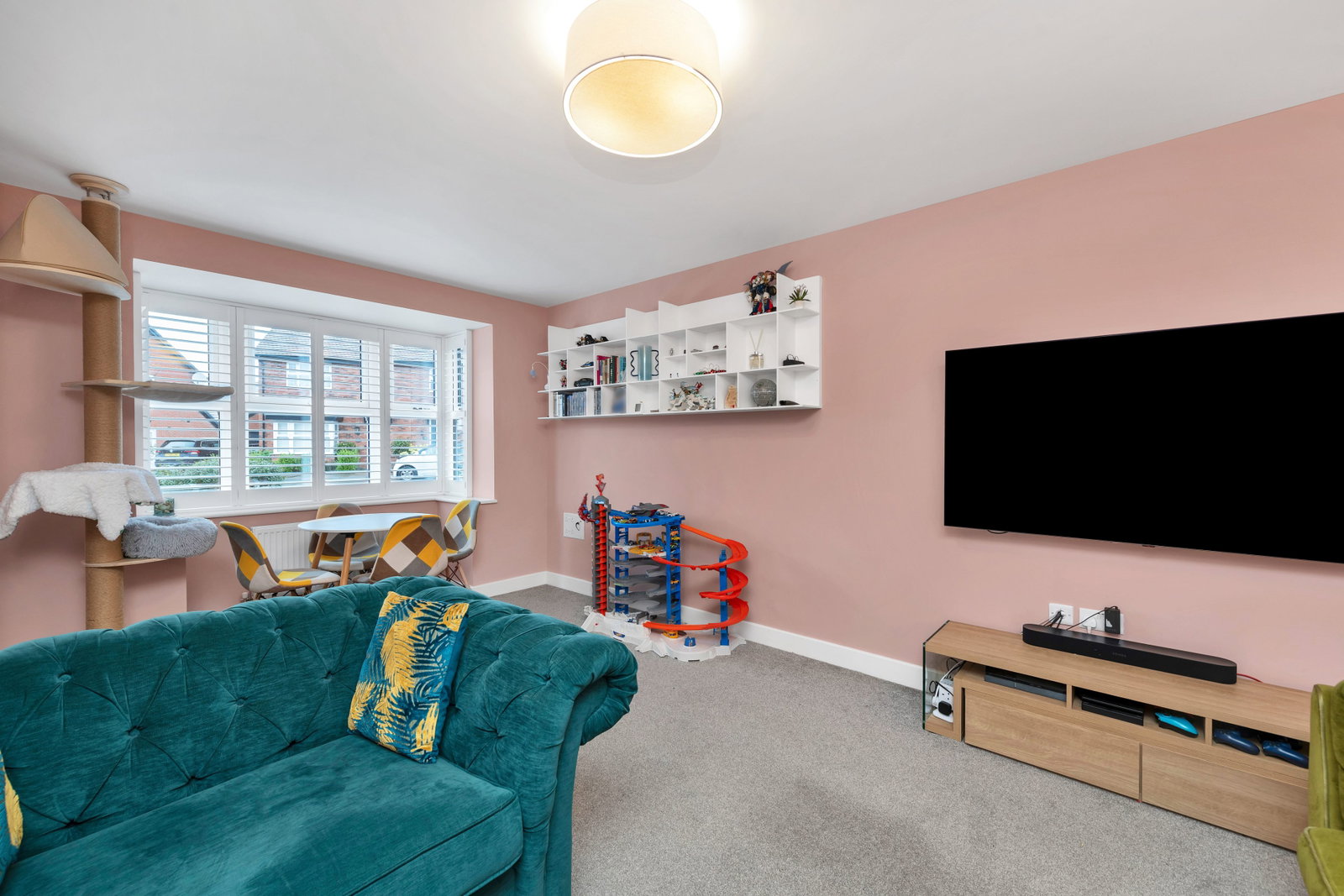 Detached House in Bedford