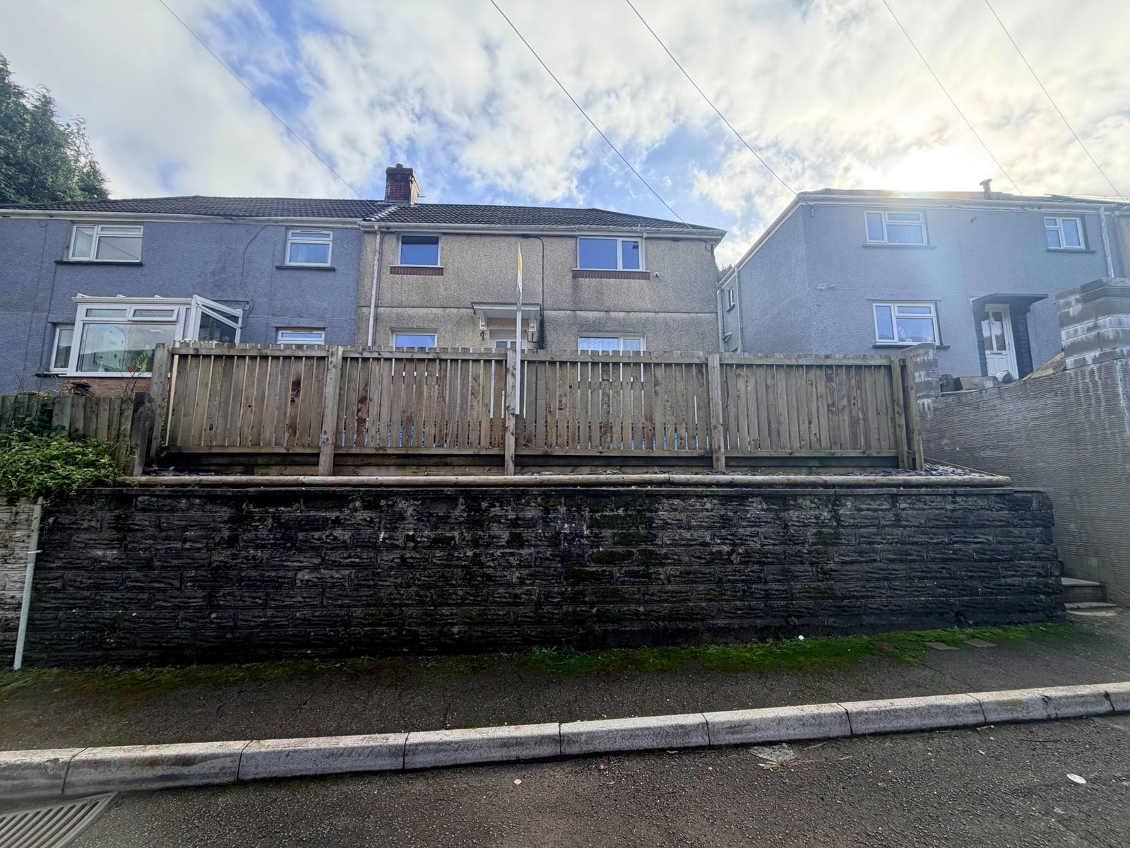 Semi Detached House in Cymmer