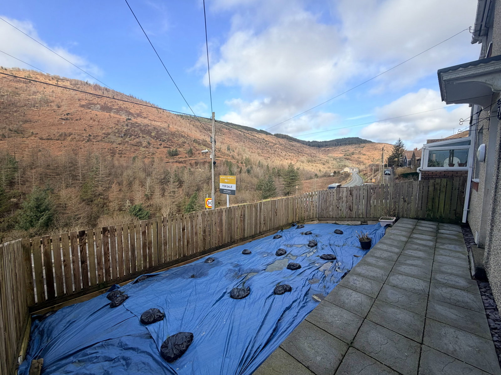 Semi Detached House in Cymmer