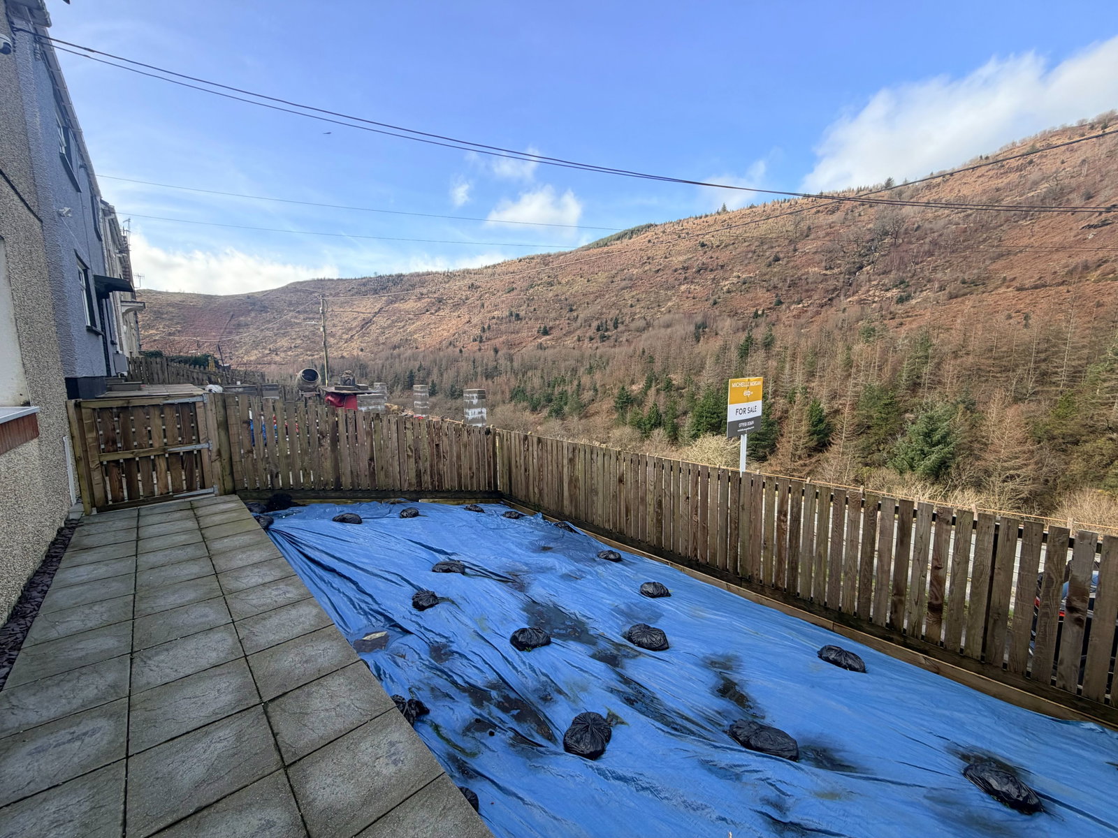 Semi Detached House in Cymmer