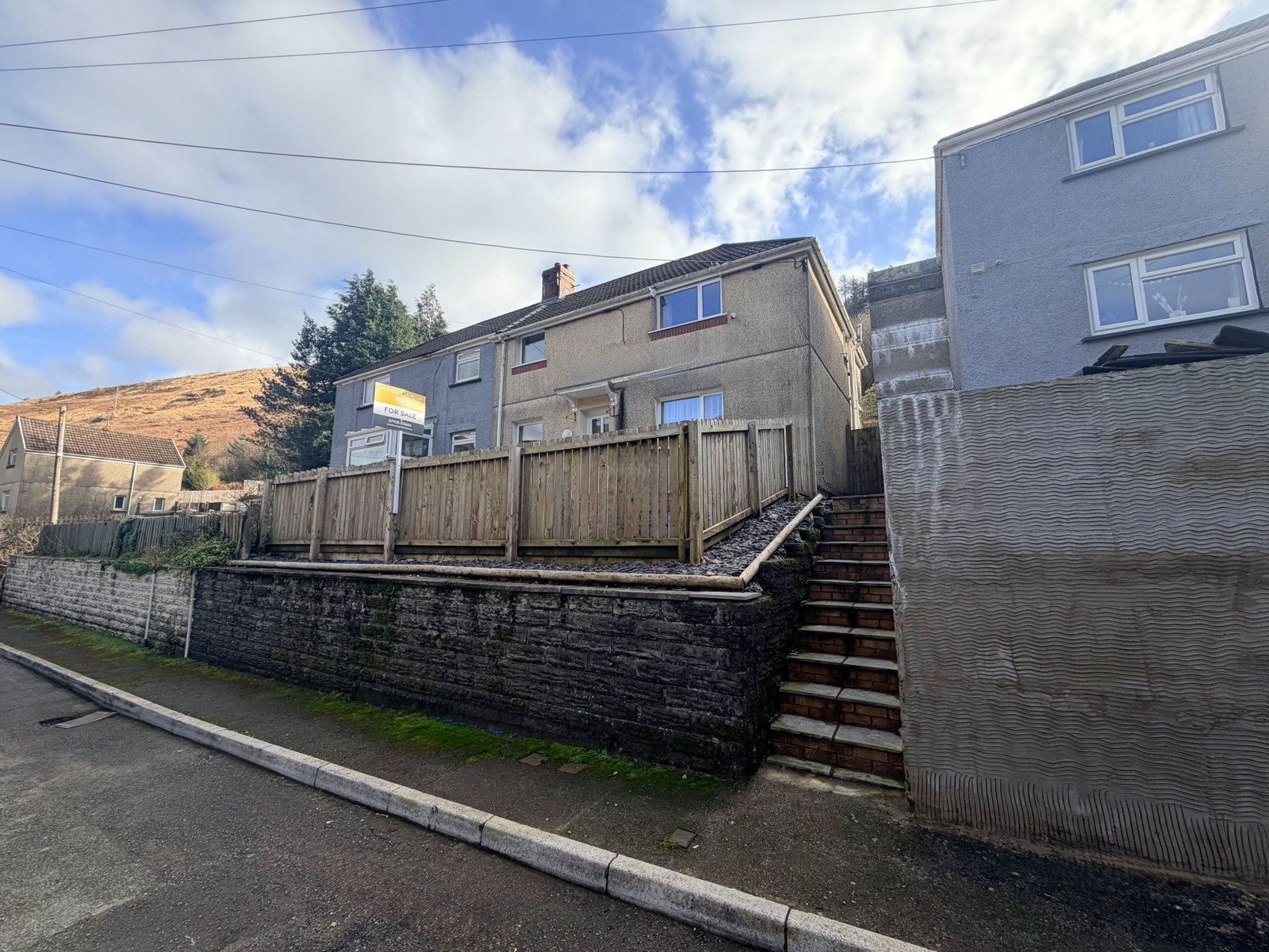 Semi Detached House in Cymmer